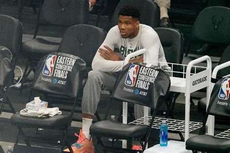 Bucks don't rule out Giannis Antetokounmpo return for NBA .